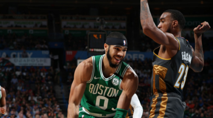 在罚球线附 在罚球线附