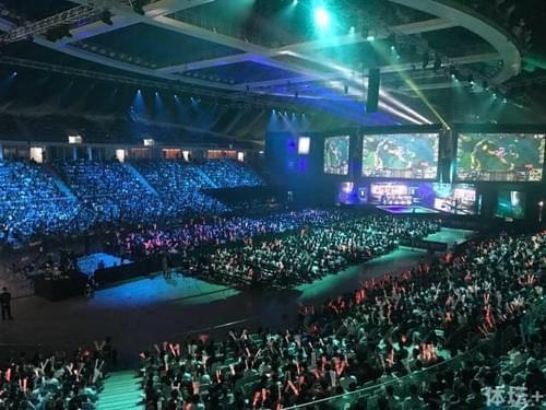 并通过举办 并通过举办